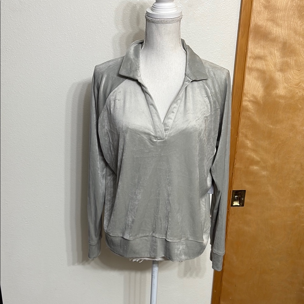 NWT Danskin Light Grey Limestone V-Neck Cut Front Pullover Top Size L